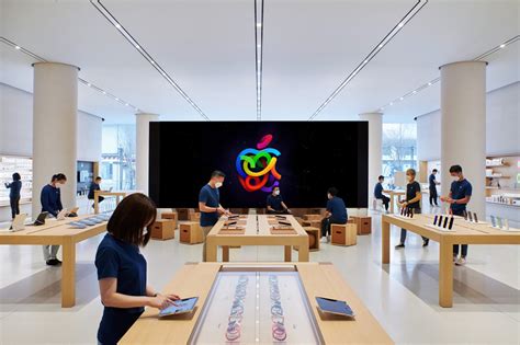 are apple stores in china open